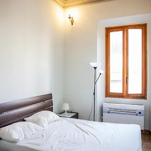  Apartment Near The Basilica Of San Lorenzo Italy